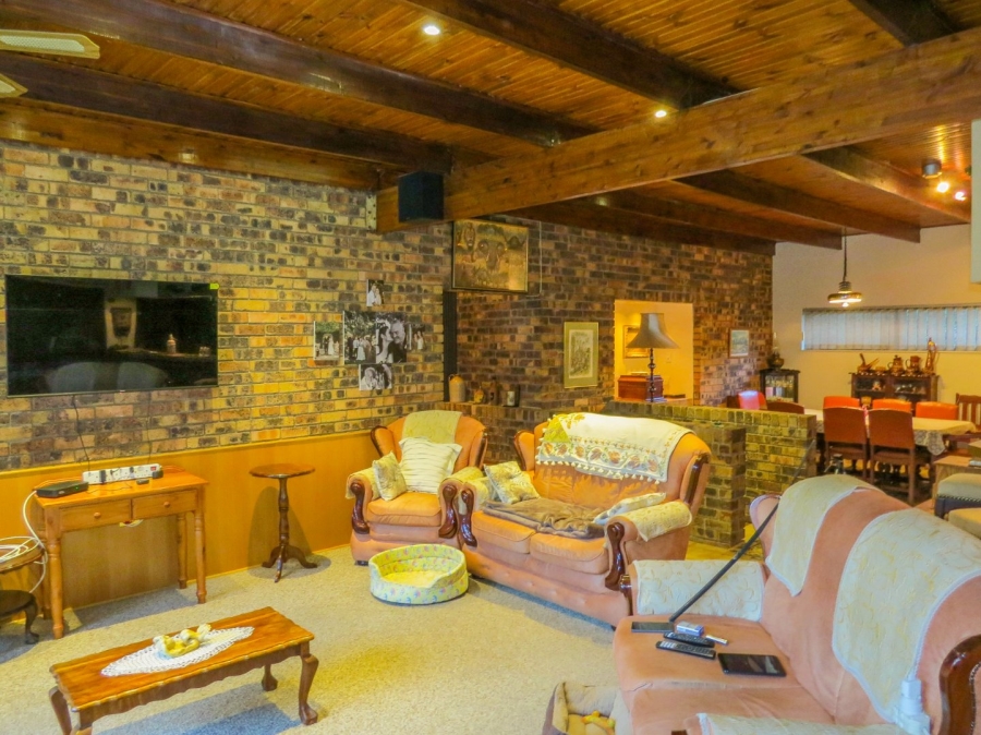 4 Bedroom Property for Sale in Heuwelsig Free State